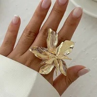 Elegant Exaggerated Geometric Flower Imitation Pearl Alloy Irregular Plating Women's Rings sku image 3