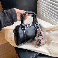 Women's Pu Leather Solid Color Classic Style Streetwear Pillow Shape Zipper Handbag Crossbody Bag main image 1