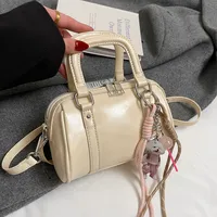 Women's Pu Leather Solid Color Classic Style Streetwear Pillow Shape Zipper Handbag Crossbody Bag main image 4