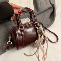 Women's Pu Leather Solid Color Classic Style Streetwear Pillow Shape Zipper Handbag Crossbody Bag main image 6