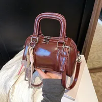 Women's Pu Leather Solid Color Classic Style Streetwear Pillow Shape Zipper Handbag Crossbody Bag sku image 3