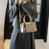 Women's Pu Leather Solid Color Classic Style Streetwear Bucket Zipper Handbag Crossbody Bag main image 2