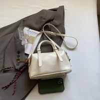 Women's Pu Leather Solid Color Classic Style Streetwear Bucket Zipper Handbag Crossbody Bag main image 10