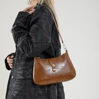 Women's Medium Pu Leather Solid Color Streetwear Sewing Thread Square Zipper Shoulder Bag main image 5