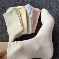 Women's Simple Style Solid Color Cotton Crew Socks A Pair main image 3