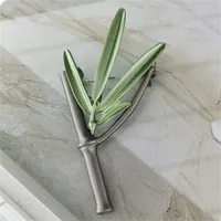 Retro Leaf Alloy Women's Brooches main image 1