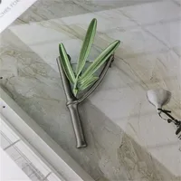 Retro Leaf Alloy Women's Brooches main image 3