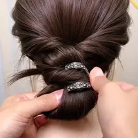 Women's Elegant Modern Style V Type Metal Hair Clip main image 4