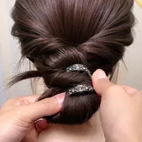 Women's Elegant Modern Style V Type Metal Hair Clip main image 3