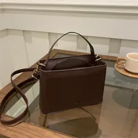 Women's Medium Pu Leather Solid Color Streetwear Sewing Thread Square Zipper Shoulder Bag main image 2