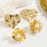 1 Pair Vacation Classic Style Heart Shape Flower Imitation Pearl Alloy Ear Studs main image 1