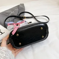 Women's Pu Leather Bow Knot Streetwear Shell Zipper Shoulder Bag main image 4