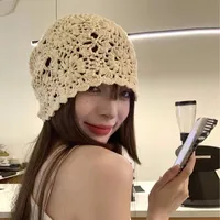 Women's Simple Style Solid Color Eaveless Wool Cap main image 2