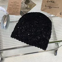 Women's Simple Style Solid Color Eaveless Wool Cap main image 4