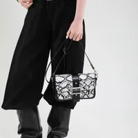 Women's Pu Leather Snakeskin Streetwear Square Buckle Shoulder Bag main image 4