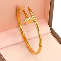 Vintage Style Solid Color 304 Stainless Steel Plating 18K Gold Plated Women's Bangle main image 4