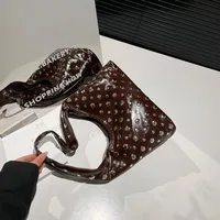 Women's Pu Leather Round Dots Solid Color Streetwear Rivet Dumpling Shape Magnetic Buckle Tote Bag sku image 6