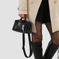 Women's Medium Pu Leather Solid Color Vintage Style Classic Style Pillow Shape Zipper Crossbody Bag main image 5