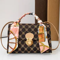 Women's PU Printing Solid Color Classic Style Streetwear Square Lock Clasp Shoulder Bag Handbag Square Bag main image 4