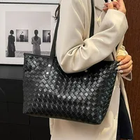 Women's Pu Leather Lattice Solid Color Streetwear Square Zipper Tote Bag main image 5