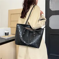 Women's Pu Leather Lattice Solid Color Streetwear Square Zipper Tote Bag main image 4
