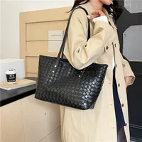 Women's Pu Leather Lattice Solid Color Streetwear Square Zipper Tote Bag sku image 2