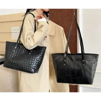 Women's Pu Leather Lattice Solid Color Streetwear Square Zipper Tote Bag main image 1