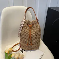 Women's Braid Solid Color Vacation Streetwear Cylindrical String Shoulder Bag main image 4