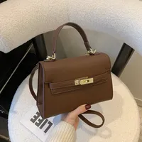 Women's Pu Leather Solid Color Streetwear Square Flip Cover Lock Clasp Shoulder Bag main image 3