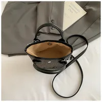 New  Summer Pu Zipper Straw Shoulder Bag Good Quality With Silk Scarf Summer Essential Bag main image 4