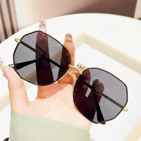 Fashionable Metal Rectangle Sunglasses Unisex Casual Versatile Polygons Frame Classic Style For Street Wear Outdoor Activities main image video