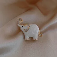 Flower Pearl Brooch Female Suit Anti-light Button Korean Fashion Pin Brooch Female sku image 3