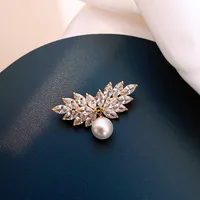 Flower Pearl Brooch Female Suit Anti-light Button Korean Fashion Pin Brooch Female sku image 4