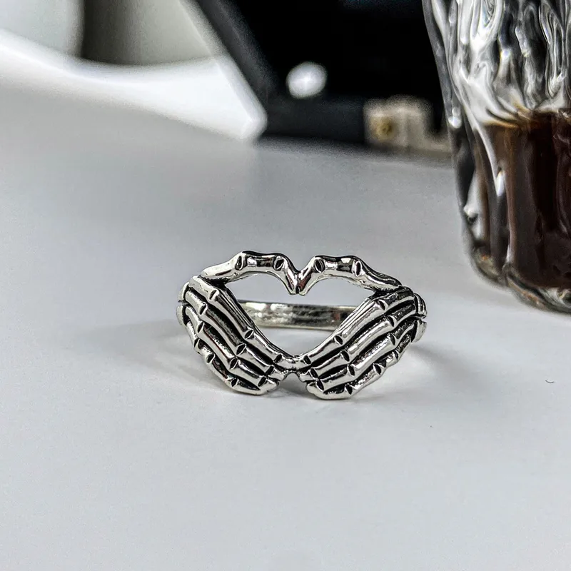 Retro Heart Gesture Skull Hand Ring Wholesale Nihaowholesale
