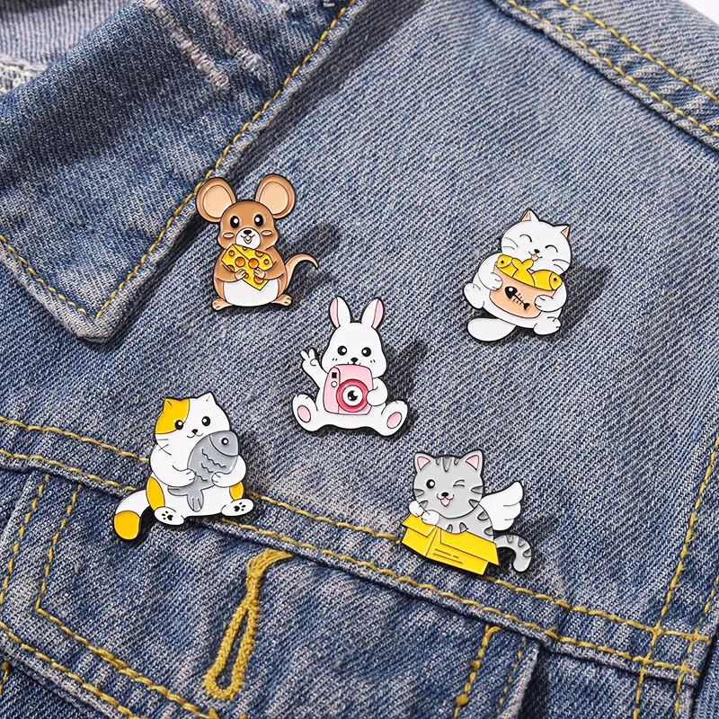 Cute Rat Taking Pictures Of Rabbits And Cat Who Love Small Fish Brooches