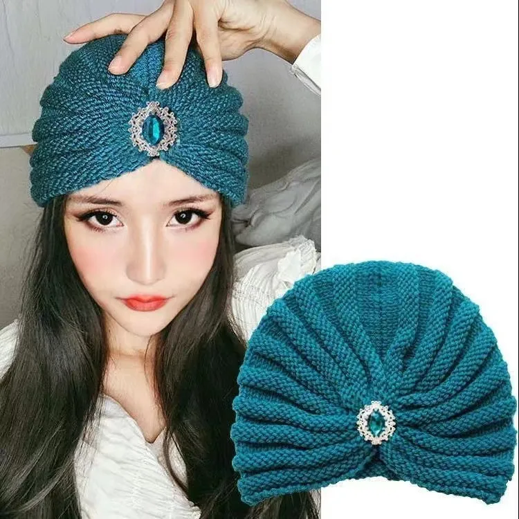 Women's Elegant Basic Retro Solid Color Rhinestone Eaveless Wool Cap