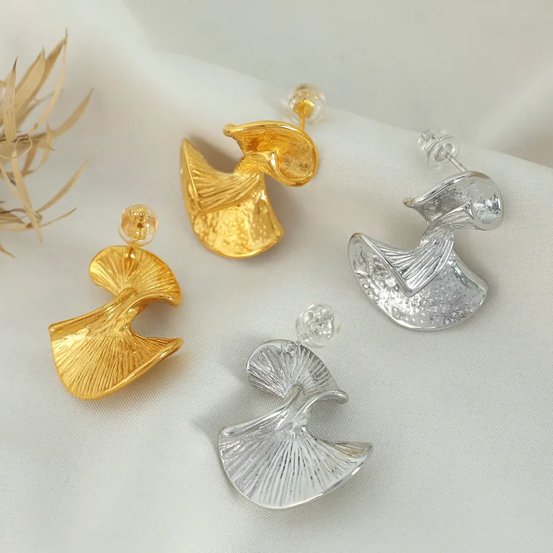 1 Pair Elegant Vintage Style Irregular Plating 304 Stainless Steel Titanium Steel 18K Gold Plated Ear Studs