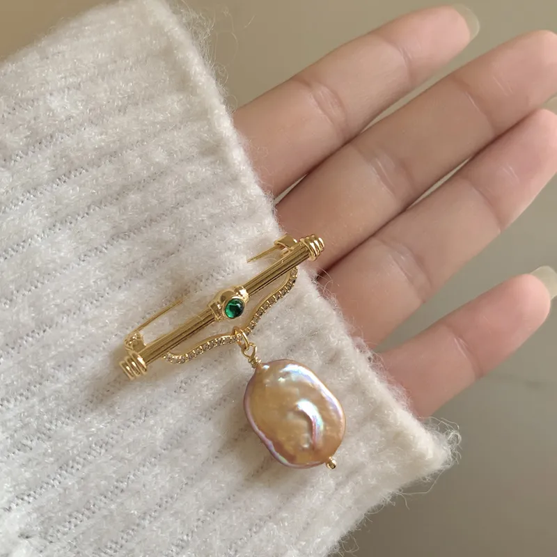 Elegant Simple Style Printing Freshwater Pearl Copper Plating Inlay Zircon Women's Brooches