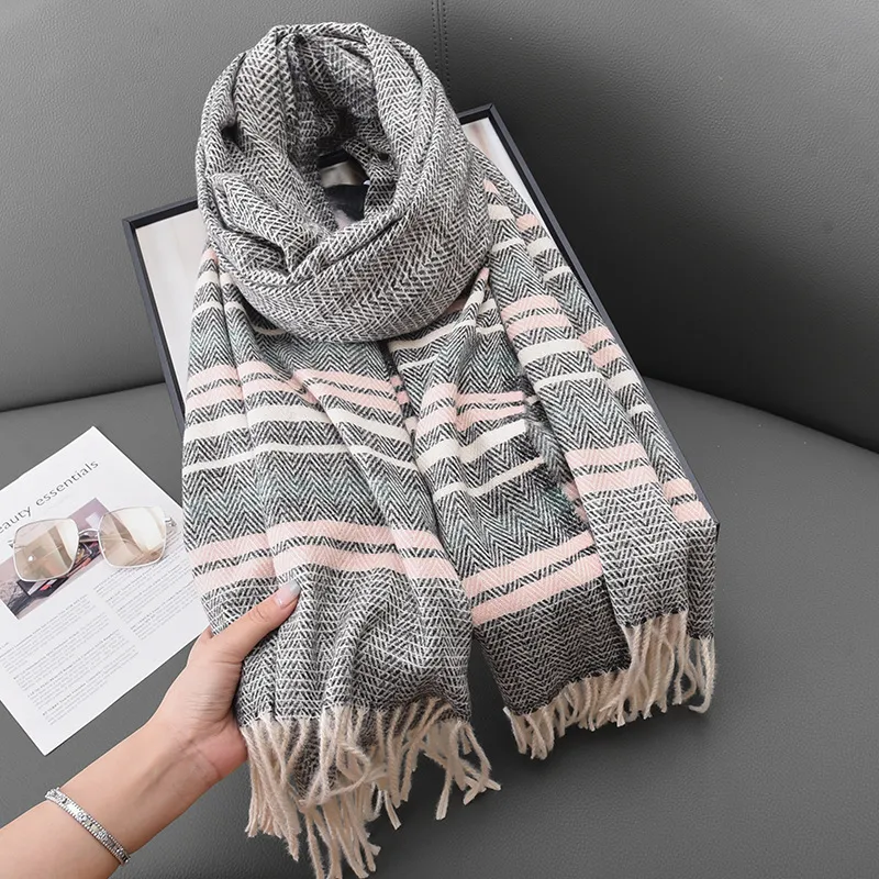 Women's Casual Classic Style Stripe Polyester Scarf