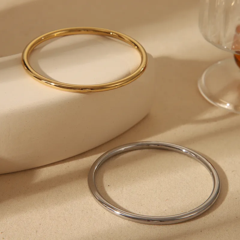 Vintage Style Classic Style Commute Solid Color 304 Stainless Steel 18K Gold Plated Bangle In Bulk