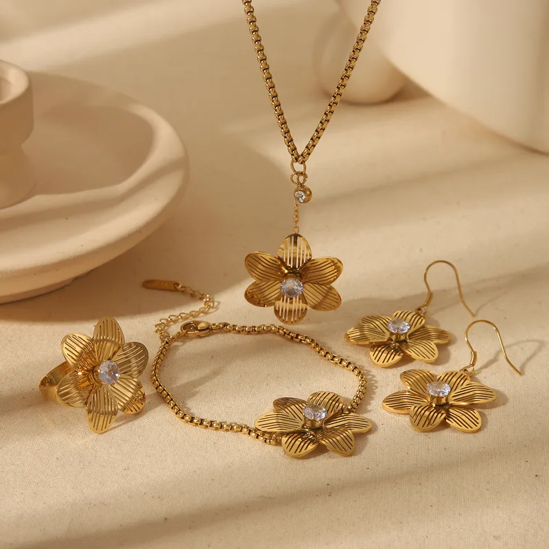 Wholesale Jewelry Elegant Vintage Style Solid Color Flower 304 Stainless Steel Zircon 18K Gold Plated Cutting Bracelets Earrings Necklace