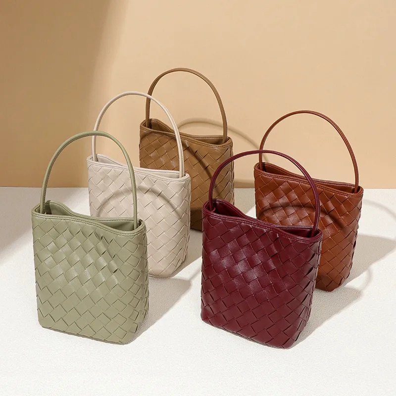 Women's Pu Leather Solid Color Basic Weave Bucket Magnetic Buckle Crossbody Bag