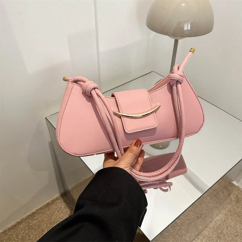 Women's Medium Pu Leather Solid Color Streetwear Pillow Shape Magnetic Buckle Underarm Bag