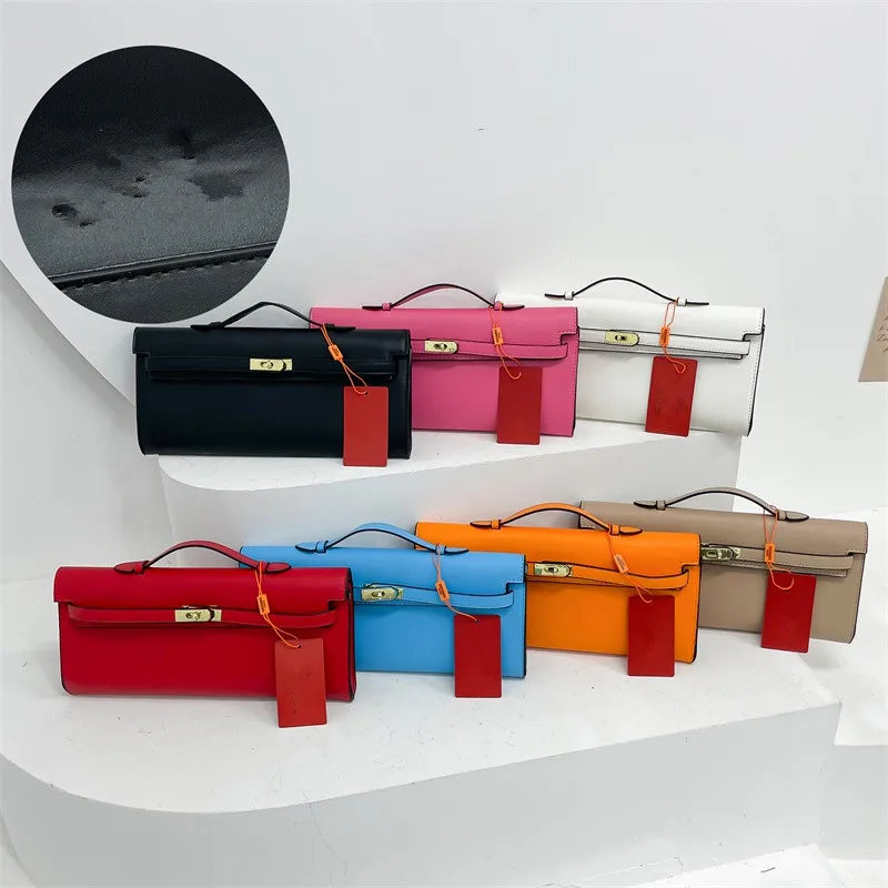 Women's Pu Leather Solid Color Elegant Square Lock Clasp Handbag
