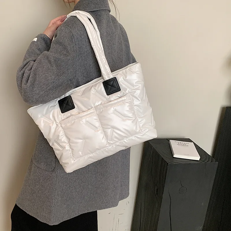 Women's Nylon Solid Color Vacation Streetwear Sewing Thread Square Zipper Tote Bag