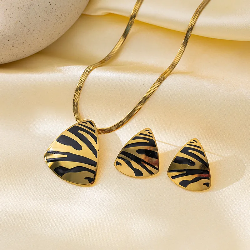 New Product Best-Selling European And American Triangle Zebra Texture Exquisite Fashion Plated 18K Gold Titanium Steel Necklace Two-Piece Earrings Set