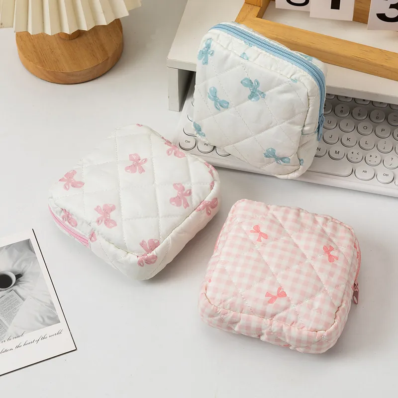 Cute Lattice Heart Shape Bow Knot Polyester Square Makeup Bags & Storage
