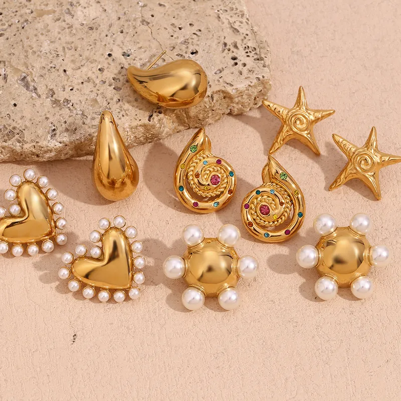1 Pair Simple Style Classic Style Geometric Star Heart Shape Plating 316L Stainless Steel  18K Gold Plated Ear Studs