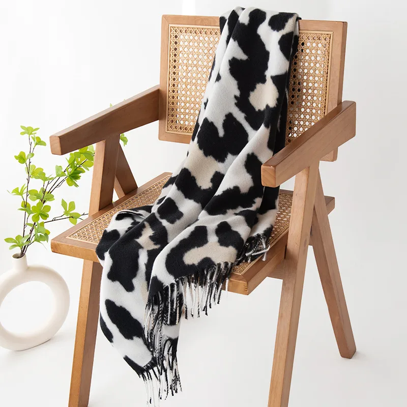 Women's Elegant Cow Pattern Imitation Cashmere Tassel Scarf