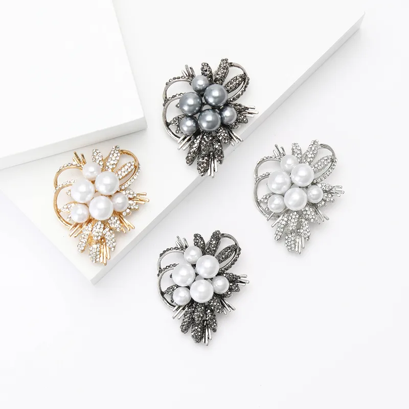 Elegant Bouquet Alloy Inlay Rhinestones Pearl Women's Brooches